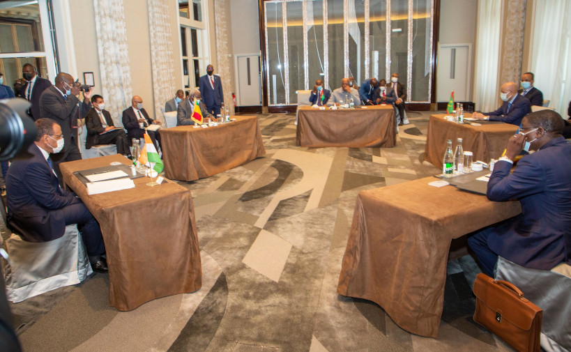 Relance des économies africaines : des observateurs sceptiques sur le sommet de Paris