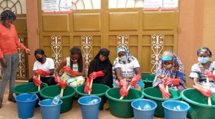 MAHINA : formation des jeunes femmes en saponification