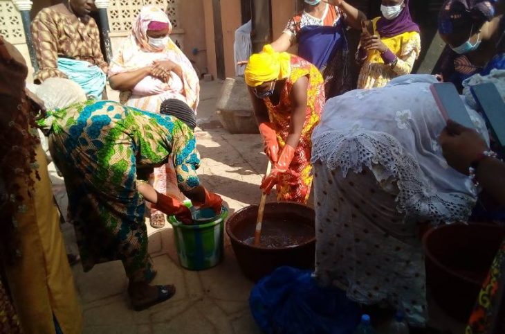 Koulikoro : une trentaine de femmes outillées en technique de fabrication de savon