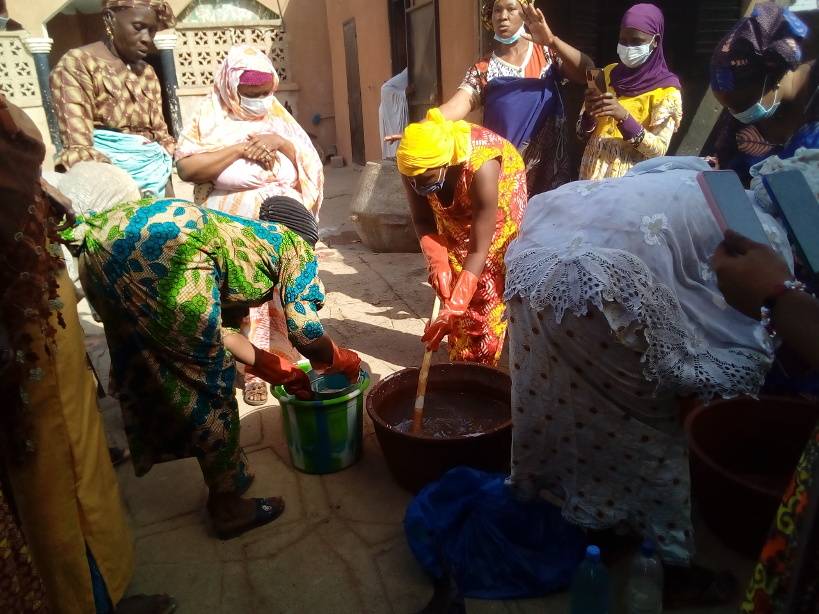 Koulikoro : une trentaine de femmes outillées en technique de fabrication de savon