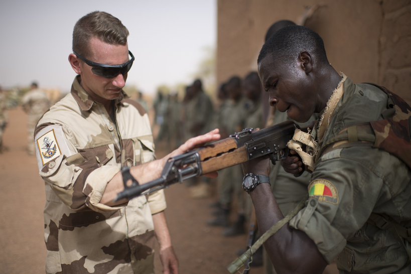 Mali : la présidence reste « muette » face à la décision de la France de suspendre ses opérations conjointes
