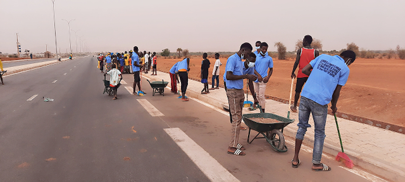 KAYES : les autorités politiques et les leaders des jeunes procèdent à l’entretien du 2eme Pont
