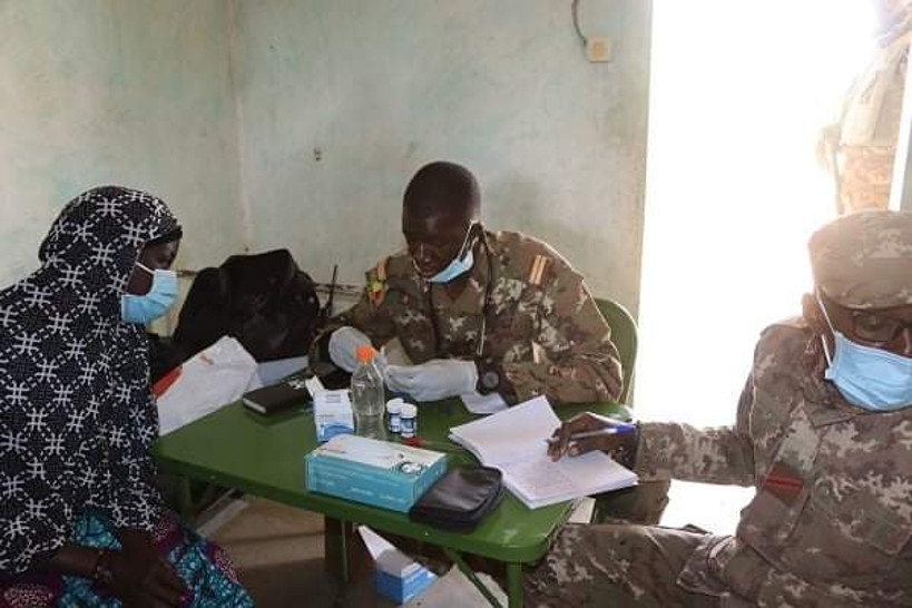 Yorosso : don de médicaments et de consultation gratuite à la population de Karangana