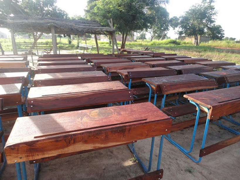 Almoustarat : don de tables bancs aux écoles d’Almoustarat et Tahabanat