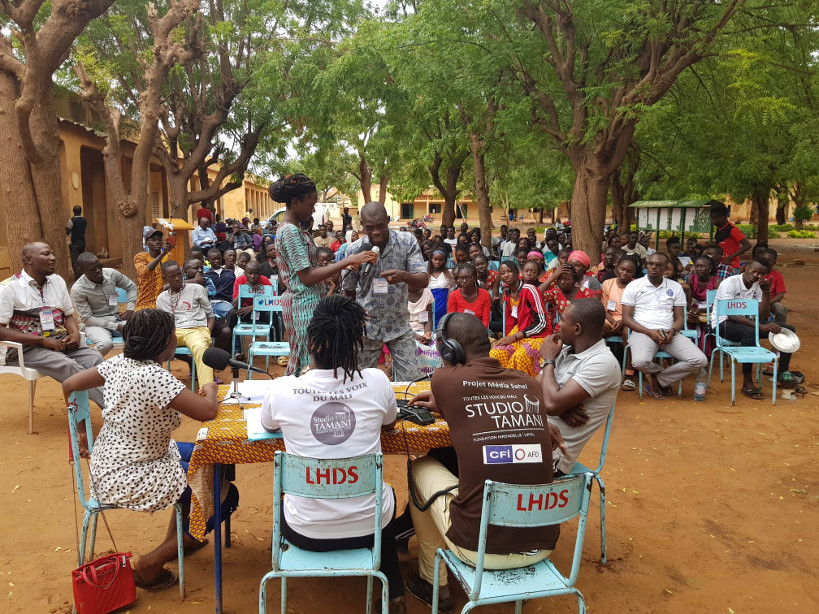 Jeunes et migration irrégulière :  »la Méditerranée est devenu un cimetière ».