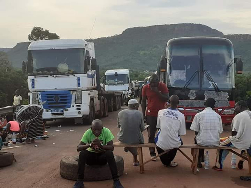 Arrêt du trafic Bamako-Dakar : neuf jours sans revenus pour de jeunes chauffeurs et apprentis