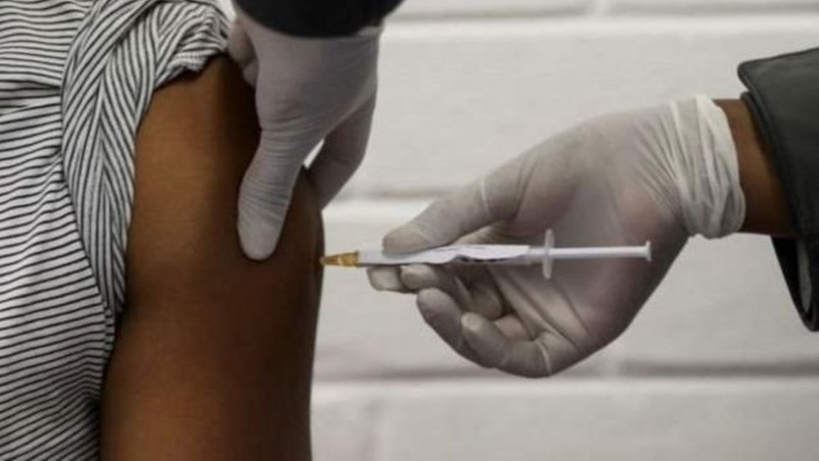 Doute autour de la vaccination contre la covid-19 : des docteurs tentent de rassurer
