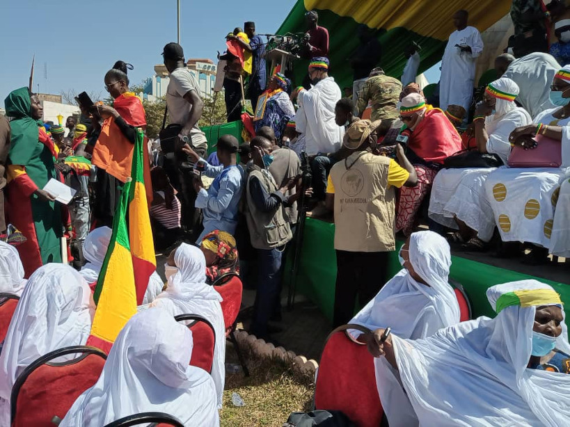 « Nous voulons notre propre monnaie », scandaient ce matin des manifestants à Yorosso