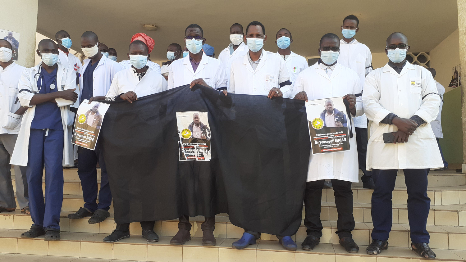 Insécurité au Mali: les agents de santé manifestent contre l’assassinat d’un médecin