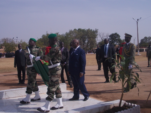 IBK réitère sa confiance aux forces armées du Mali.