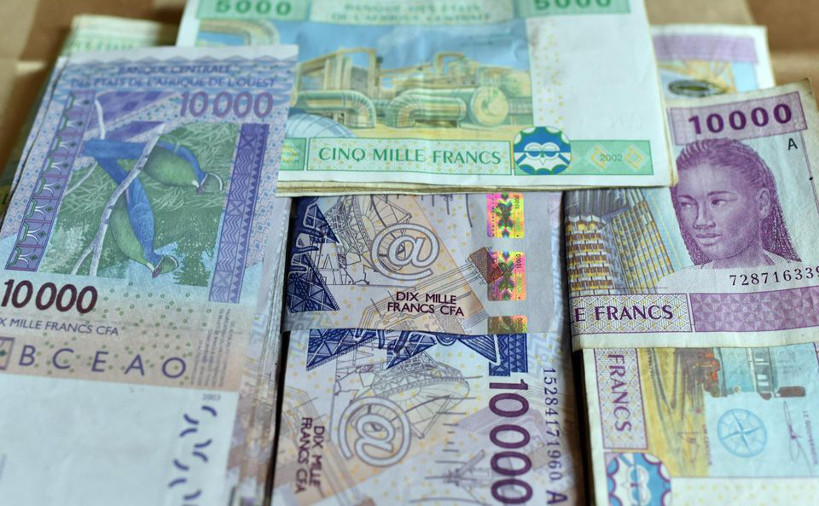 Abidjan : une réunion des ministres des finances relance le débat sur l’abandon du franc CFA.