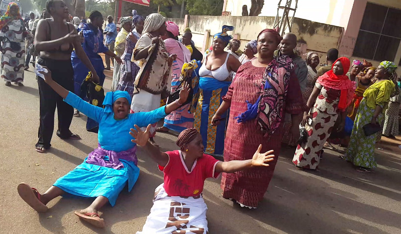 Manifestation à Bamako : 300 ex travailleurs de l’HUICOMA réclament 8 milliards à l’Etat