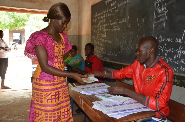 Report des législatives: l'opposition favorable, la majorité opposée