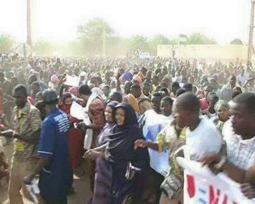 Menaka: la population marche pour le « retour rapide » de l’administration.