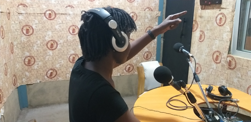 Journée de la radio : des jeunes femmes s’imposent dans ce milieu!