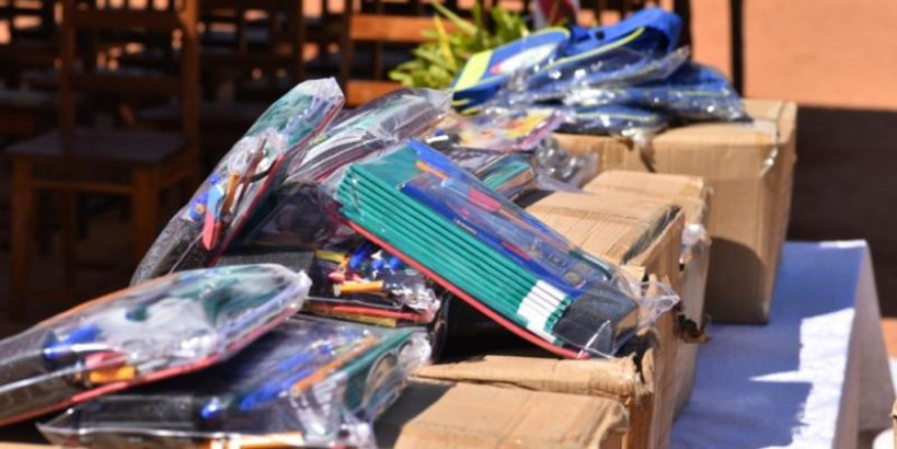 Bafoulabé : des kits scolaires offerts aux enfants démunis