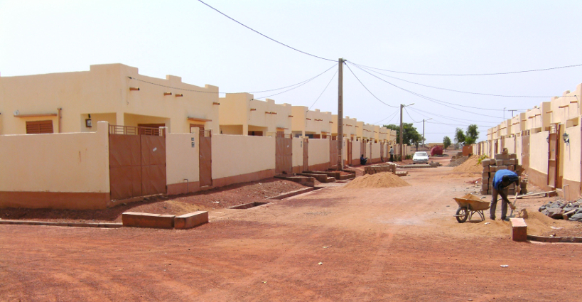 Le Magazine du 12 Mars 2016: logements sociaux de Ntabacoro, « près de 200 lots toujours inoccupés »