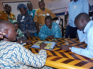 Le Magazine du 30 Août 2014: Democrapoli Mali; la démocratie et la politique peuvent s’apprendre par le jeu