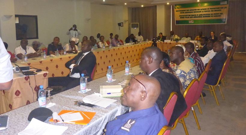 Le Magazine du 05 Avril 2016 : situation des aides ménagères : deux ONGs se mobilisent