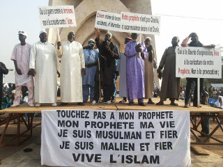 Le magazine du 17 janvier 2015 : A Bamako, manifestion contre Charlie hebdo