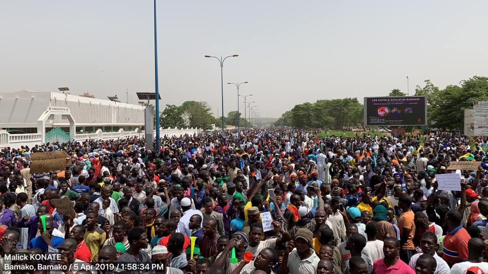 Manifestations de colère à Bamako contre IBK et Boubeye