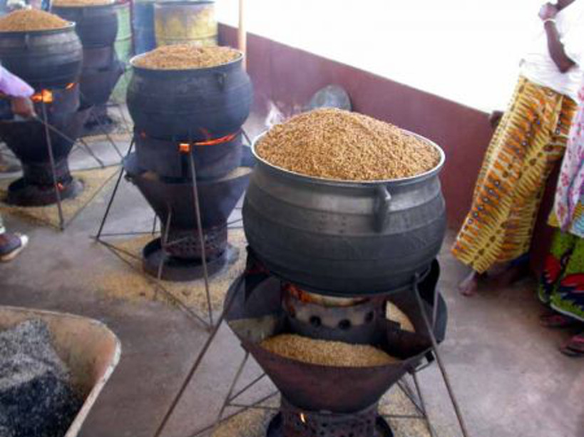 SAN : des femmes formées aux techniques de l’étuvage du riz